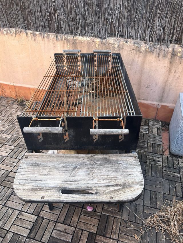 Barbacoa exterior metálica