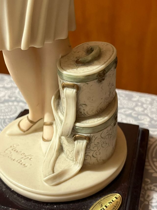 Figura porcelana mujer blanco