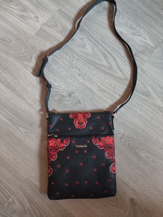 Bolso Desigual negro y rojo