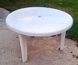 Mesa redonda blanca de plástico 80 x 51 cm

