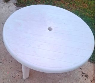 Mesa redonda blanca de plástico 80 x 51 cm

