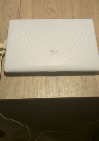 Asus Eee PC 1001HA - Portátil blanco
Windows xp