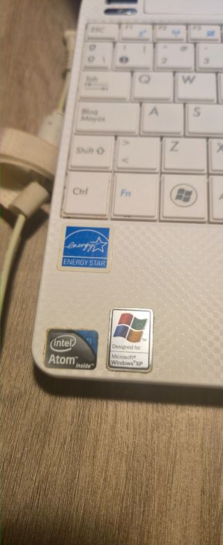 Asus Eee PC 1001HA - Portátil blanco
Windows xp