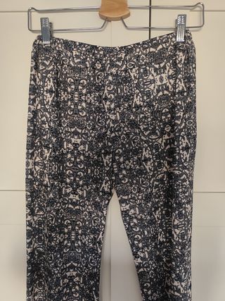 Pantalones acampanados grises y negros