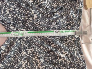 Pantalones acampanados grises y negros