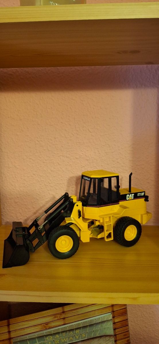 Pala caricatrice CAT IT18F - Modello Marca: Joal