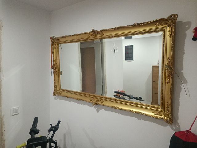 Espejo dorado grande estilo antiguo