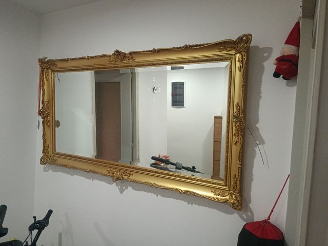 Espejo dorado grande estilo antiguo