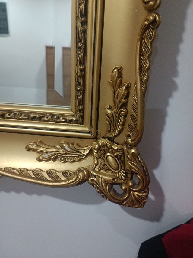 Espejo dorado grande estilo antiguo