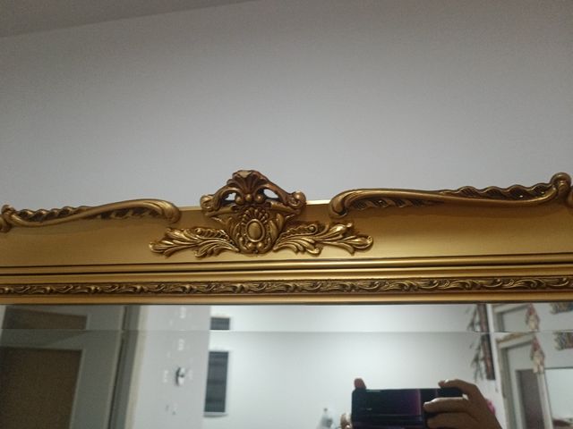 Espejo dorado grande estilo antiguo