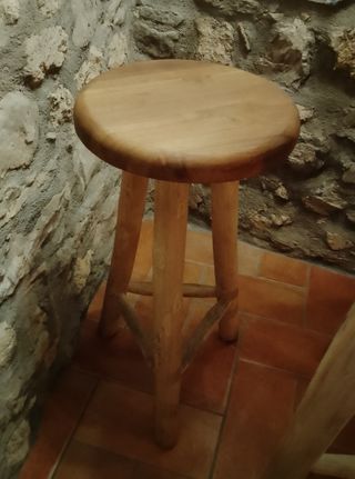 Tavolo e sgabelli in legno
