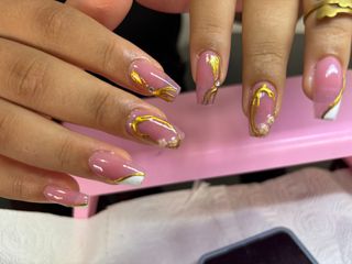 Servicio de manicura y pedicura 