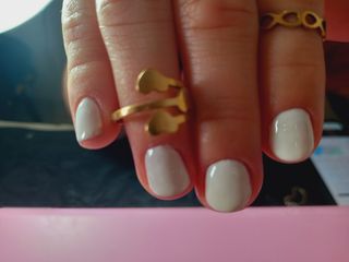 Servicio de manicura y pedicura 
