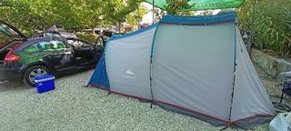 Tienda Quechua Arpenaz 4.1 y accesorios de camping