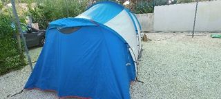Tienda Quechua Arpenaz 4.1 y accesorios de camping