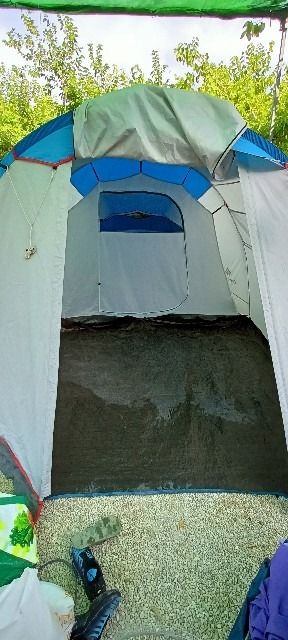 Tienda Quechua Arpenaz 4.1 y accesorios de camping