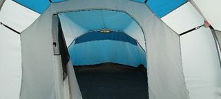 Tienda Quechua Arpenaz 4.1 y accesorios de camping