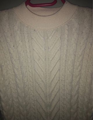 Vestido corto beis claro de tela gordita.