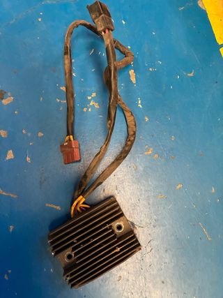 Regulador SH689JB Piaggio MP3 500