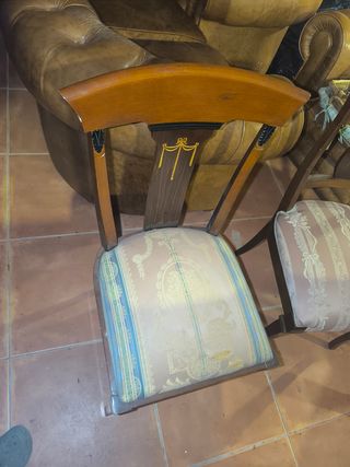 2 Sillas madera estilo clásico