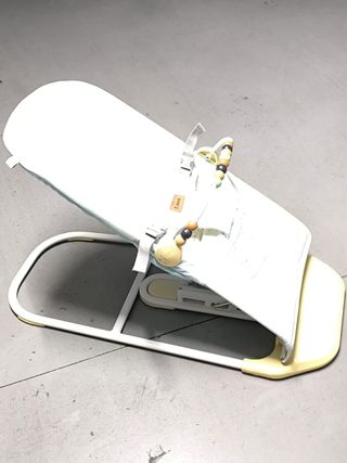 Silla mecedora bebé - blanca y beige