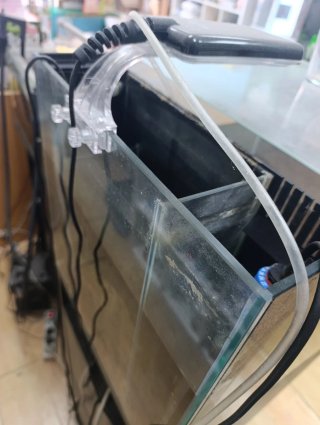 Acuario cúbico  y mesa