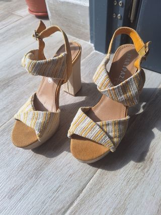 Sandalias KARPAZ amarillas y beige