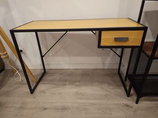 Escritorio madera y metal