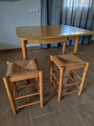 Mesa cocina + 2 taburetes madera