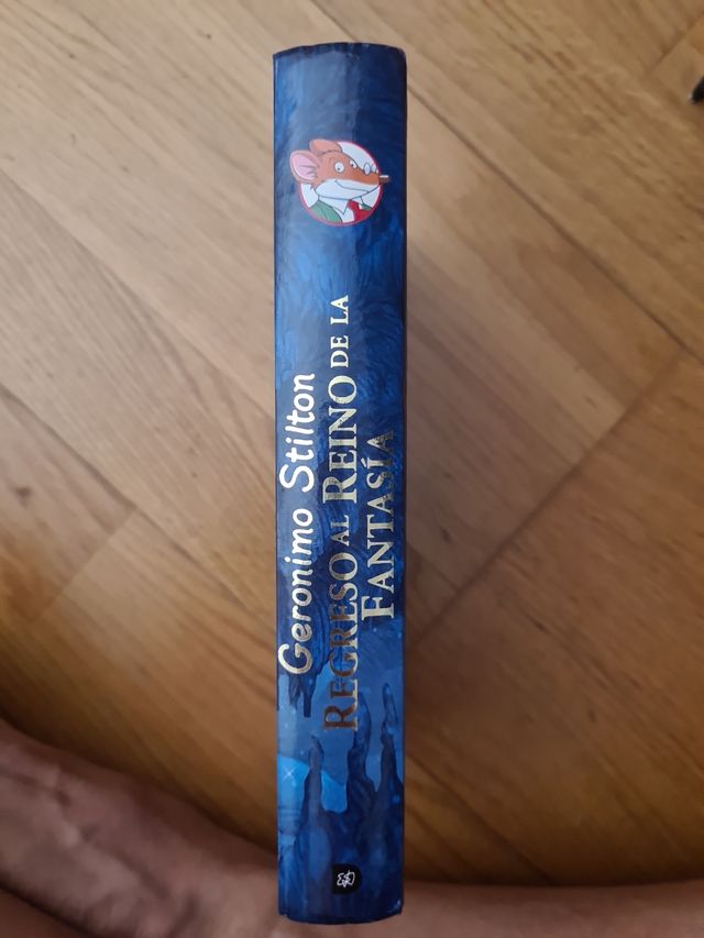 Regreso al Reino de la Fantasía: ¡Libro con olo...