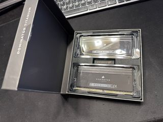 2 modulos Corsair Dominator Titanium RAM 32GB