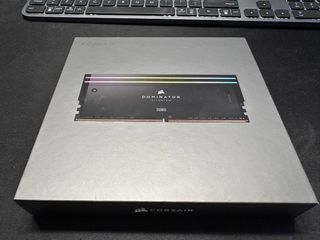 2 modulos Corsair Dominator Titanium RAM 32GB