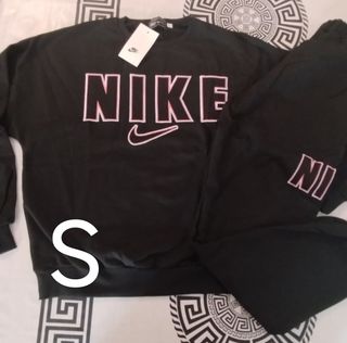 Chándal para talla S - Negro con detalles rosas