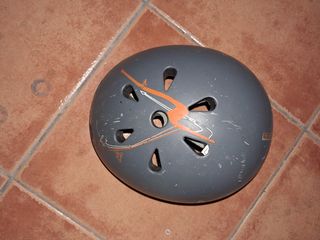 Casco bici niño gris