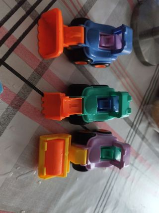 3 Excavadoras de juguete
