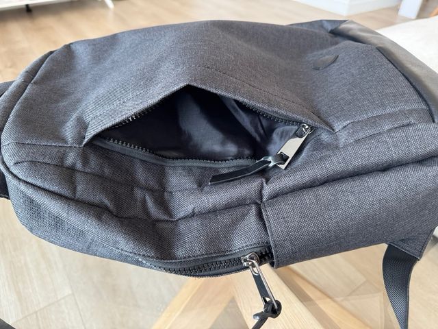 Mochila Dustin 1975 Gris