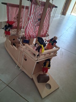 Barco pirata de madera Holy Moly