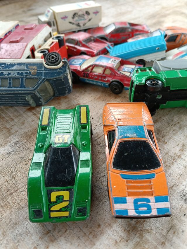 15 Coches antiguos Matchbox y otros.