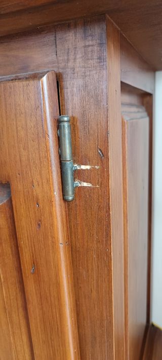 Aparador madera maciza de castaño.