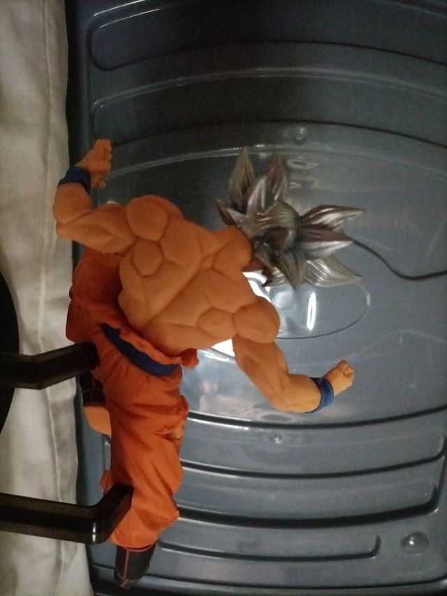Goku Ultra Istinto, no box - Banpresto action figu