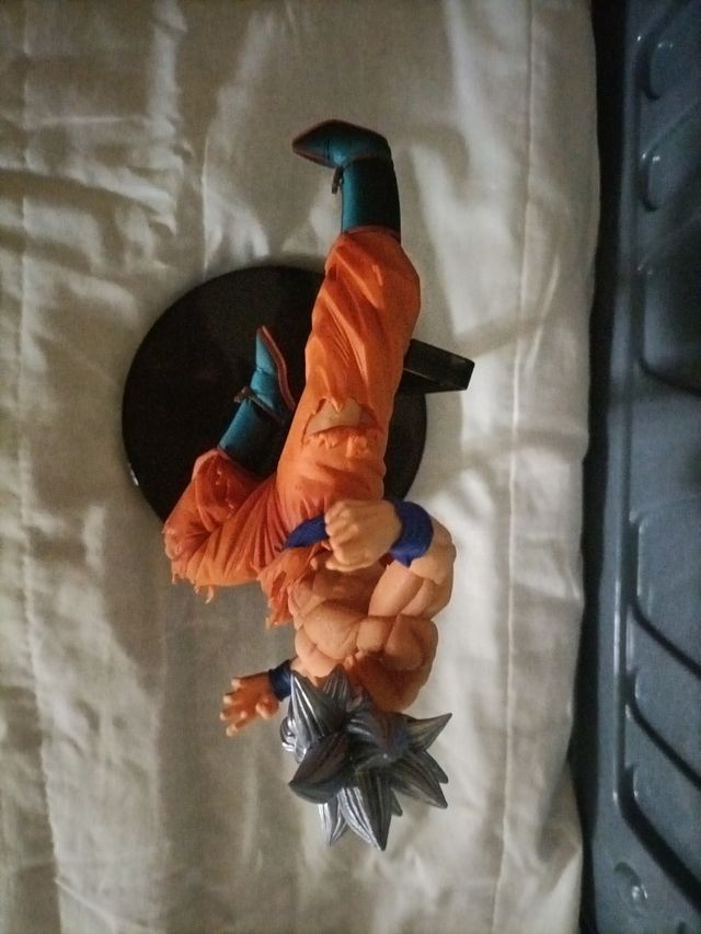 Goku Ultra Istinto, no box - Banpresto action figu