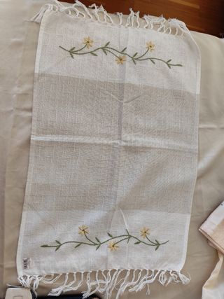 Mantel bordado 60x40 cm