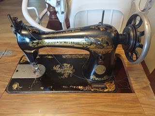 Máquina Coser Singer Antigua con Mueble