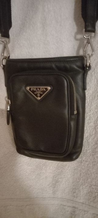 Bolso Prada bandolera piel negra