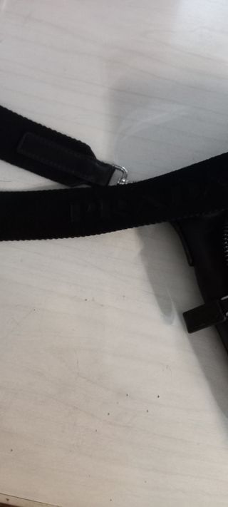 Bolso Prada bandolera piel negra