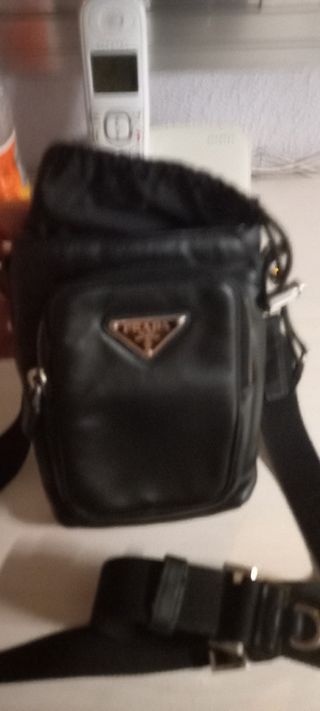 Bolso Prada bandolera piel negra