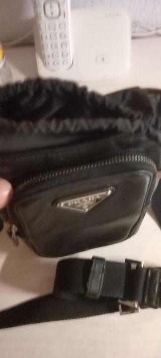 Bolso Prada bandolera piel negra