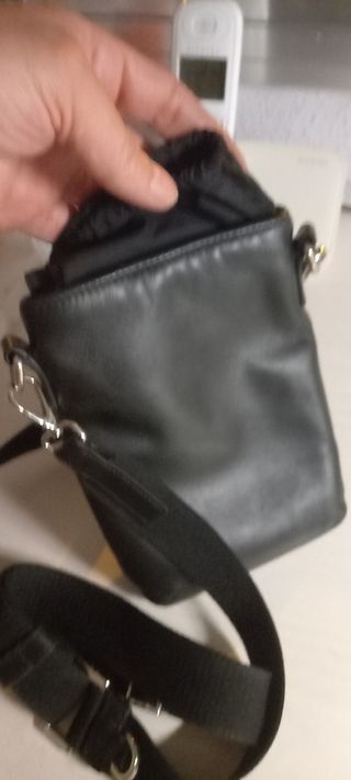 Bolso Prada bandolera piel negra
