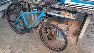 Bicicleta montaña azul
Bicicleta montaña gris