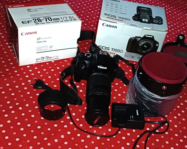 Canon EOS 1100D con obiettivo EF 28-70mm